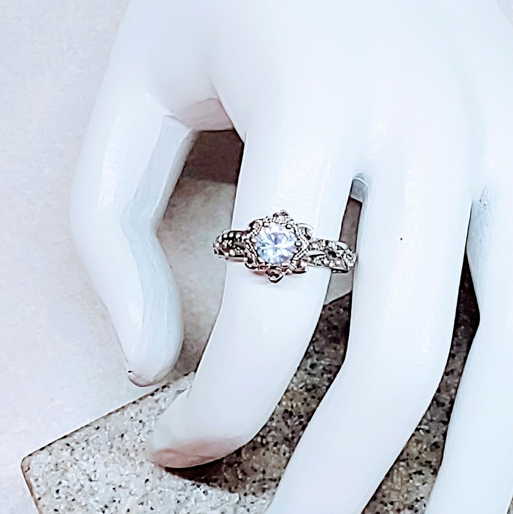 VICTORIAN STYLE RHODIUM PLATED STAINLESS STEEL CZ RING WOMEN'S SIZE 7 - Picture 5 of 6